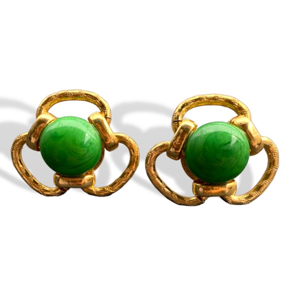 Jewelry - Luxury gold and green stone vintage clip on earrings